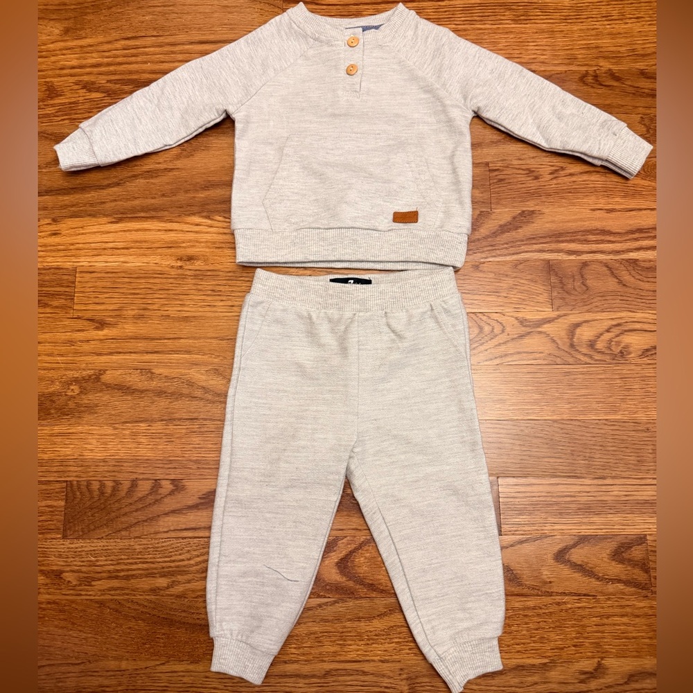 NWT Two-Piece Toddler Set - Light Gray
